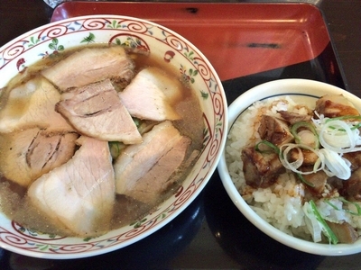 「ちゃーしゅーめん 800円 + ちゃーしゅー飯 250円」@松屋製麺所の写真