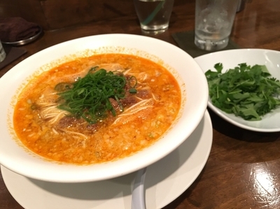 「坦坦麺 (800円) with パクチー (100円）」@創作麺工房 鳴龍の写真