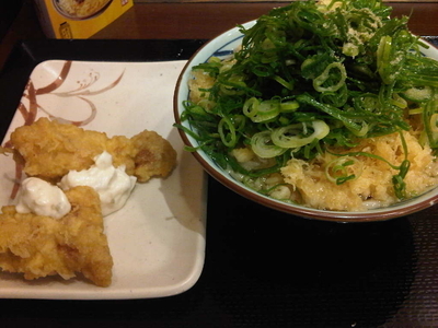 「かけ並(290円)+鶏天x2(100円x2)」@丸亀製麺 青山オーバル店の写真