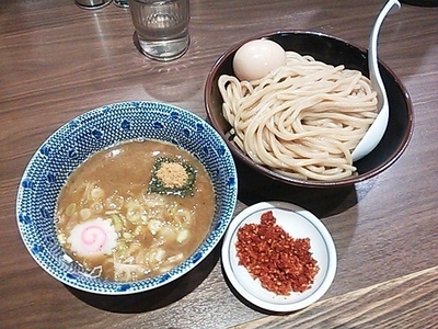 「辛つけ麺＋味玉」@六厘舎TOKYO ソラマチ店の写真