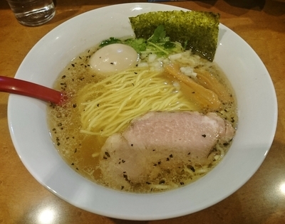 「あご出汁塩ラーメン（毎月末月曜限定） 800円＋味玉 100」@麺屋 紅の写真