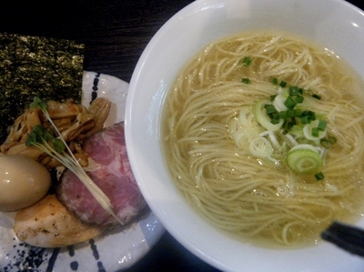 「味玉鶏だし塩ラーメン850円」@麺処 ほん田 nijiの写真