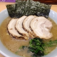 真打チャーシュー麺中盛900円硬め濃いめ、キャベチャ150円