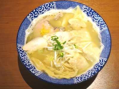 「ワンタン中華そば白だし」@中華そば 虎桜の写真