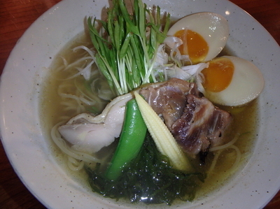 「だしが命の塩らーめん(780円)味玉(クーポン)からあげセッ」@だしが命の塩らーめん ぎょぎょぎょ 本町店の写真