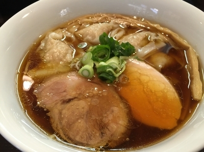 「醤油ワンタンらぁ麺」@らぁ麺 すぎ本の写真