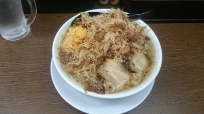 「ラーメン 野菜ちょいマシ ニンニク&かつおダブル」@ラーメン つけ麺 笑福 南森町店の写真