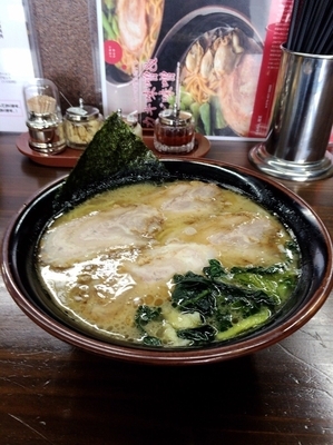 「チャーシュー麺中盛、硬め濃いめ」@麺王の写真