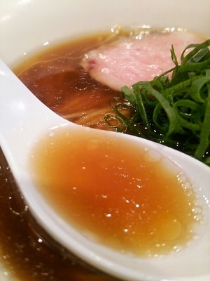 「醤油らーめん750円」@創作麺工房 鳴龍の写真