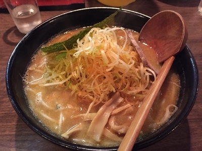 「赤ネギ味噌ラーメン 880円」@麺酒場 でめきんの写真