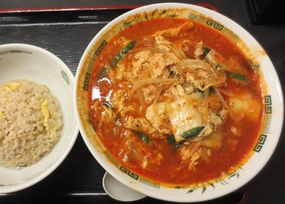 「チゲ味噌ラーメン＋半チャーハン790円」@日高屋 上野店の写真