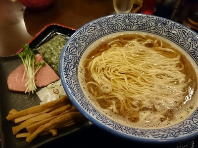 「煮干しそば(税込810円)＋おつまみ＆ハイボール」@麺処 いぐさの写真