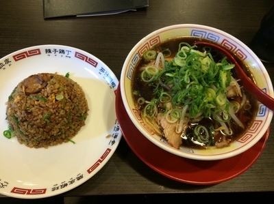 「中華そば小550円、やきめし小400円」@新福菜館 秋葉原店の写真