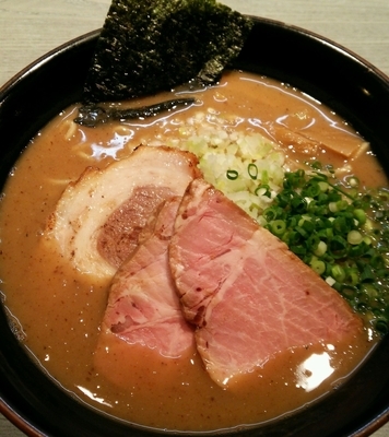 「真空蕎麦770円 ﾁｬｰｼｭｰ 一枚増し100円」@喜乃壺の写真