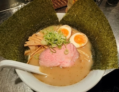 「魚介鶏ガラ」@さんじの写真