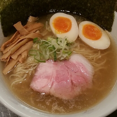 「黄金比率の出汁らーめん新鶏塩　７５０円」@さんじの写真