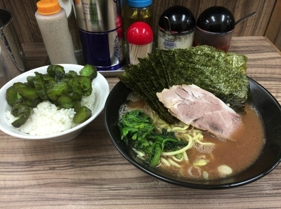 「らーめん　並　海苔増し　麺固　中ライス」@武蔵家 富士見店の写真