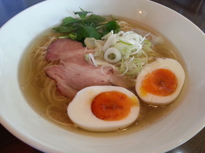 「【限定】鶏そば700円+味玉」@麺屋SOの写真