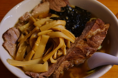 「チャーシューらぁめん＋メンマ（開店記念無料券）」@神田らぁめん 悠 HARUKAの写真