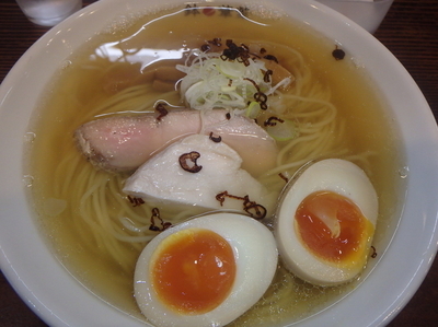 「塩らーめん(730円)無料大盛、煮玉子(walkerクーポン」@らーめん 鉢ノ葦葉の写真