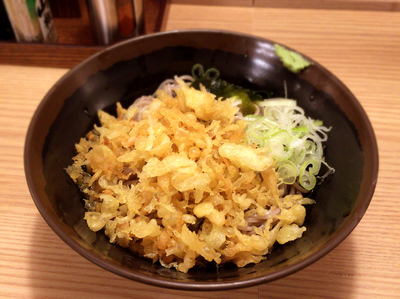 「冷やしたぬき(400円)」@立食蕎麦処 おか田の写真