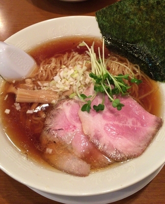 「醤油ラーメン(細麺) 700円」@稲荷屋の写真