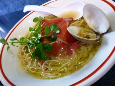 「【限定】ホンビノスとハモンセラーノの清湯」@とものもとの写真