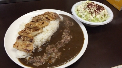 「みそ焼きカレー（大盛り）800円、コールスロー50円」@牛すじカレー 小さなカレー家の写真
