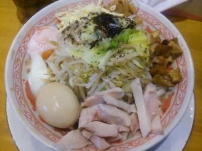 「黒まぜそば（ニンニクなし）＋味玉」@麺屋桜木の写真