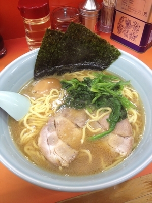 「味玉ラーメン中盛、硬め濃いめ」@鹿島家 石川町店の写真