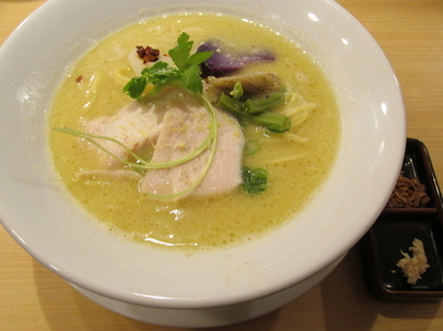 「鶏白湯SOBA　「950円」」@銀座 篝 銀座エチカ店の写真