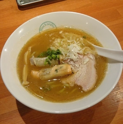 「【限定】鮭のアラ白湯の醤油SOBA」@麺屋 六感堂 Rock'anDoの写真