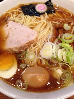 「中華そば 玉子 中盛」@東池袋大勝軒 横濱西口店の写真