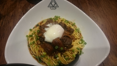 「牛煮込みまぜそば(温玉)」@noodle kitchen ミライゑの写真