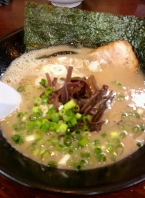 「豚骨らーめん まる」@博多ラーメン とんこつ家の写真