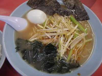 「ネギラーメン(小)(580円)ゆで卵(50円)朝ライス(50」@ラーメンショップ 飯島の写真