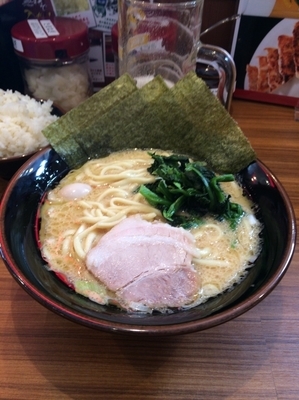 「らーめん 醤油 680円」@横浜家系ラーメン 壱角家 谷塚店の写真
