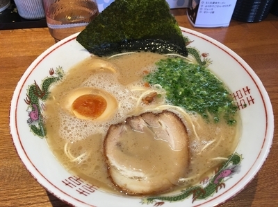 「久留米ラーメン＋煮玉子＋替玉」@元祖とんこつ 久留米ラーメン 山亭の写真