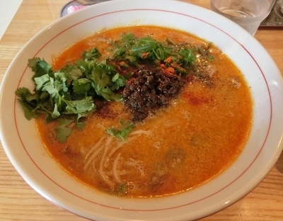 「極選坦々そば+パクチー」@地球の中華そばの写真