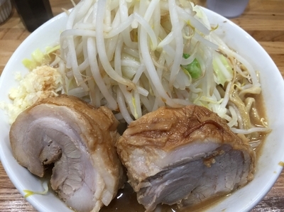 「ラーメン＋追加豚１枚＋ヤサイ＋ニンニク」@デカ盛り戦隊 豚レンジャーの写真