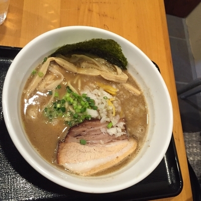 「濃厚豚骨魚介らーめん」@つけめん・らーめん・煮干そば 金狼の写真