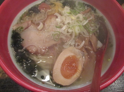 「究極の塩ラーメン　「780円」」@龍の子 所沢店の写真