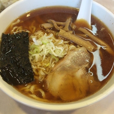 「半らーめん　400円　シュウマイ３個　240円」@来集軒 久下店の写真