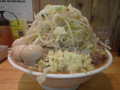 「小ラーメン(730円)うずら5ヶ(100円)(ニンニクヤサイ」@らーめん つの旨の写真