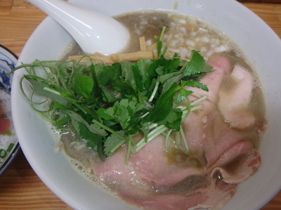 「煮干しそば濃い目(730円)ブリ丼(360円)」@中華そば よしかわの写真