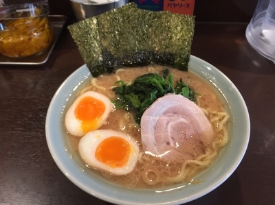 「ラーメン（並）＋味玉  680円＋ラーメンウォーカークーポン」@横浜家系らーめん いずみ家の写真
