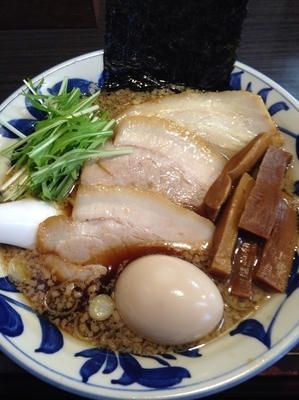「醤油ラーメン  味玉」@ラーメンつけ麺 奔放の写真