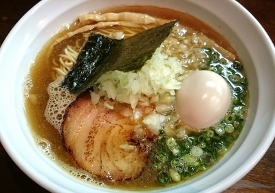 「【木曜限定】純煮干らーめん（醤油）750円＋味玉」@麺や 飛来の写真