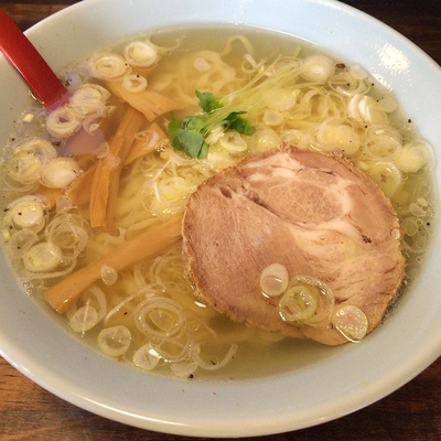 「塩らーめん　649円（税込700円）」@手打ちらーめん 高橋の写真