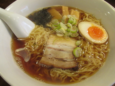 「煮干し中華そば　「700円」」@濃厚担々麺・らーめんつけめん 仁の写真